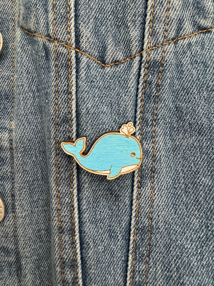 Pin's tout mim's - Baleine - Bois concept